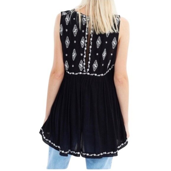 Free People Sleeveless Diamond Embroidered Boho Sleeveless Top Black Size M - Picture 3 of 12